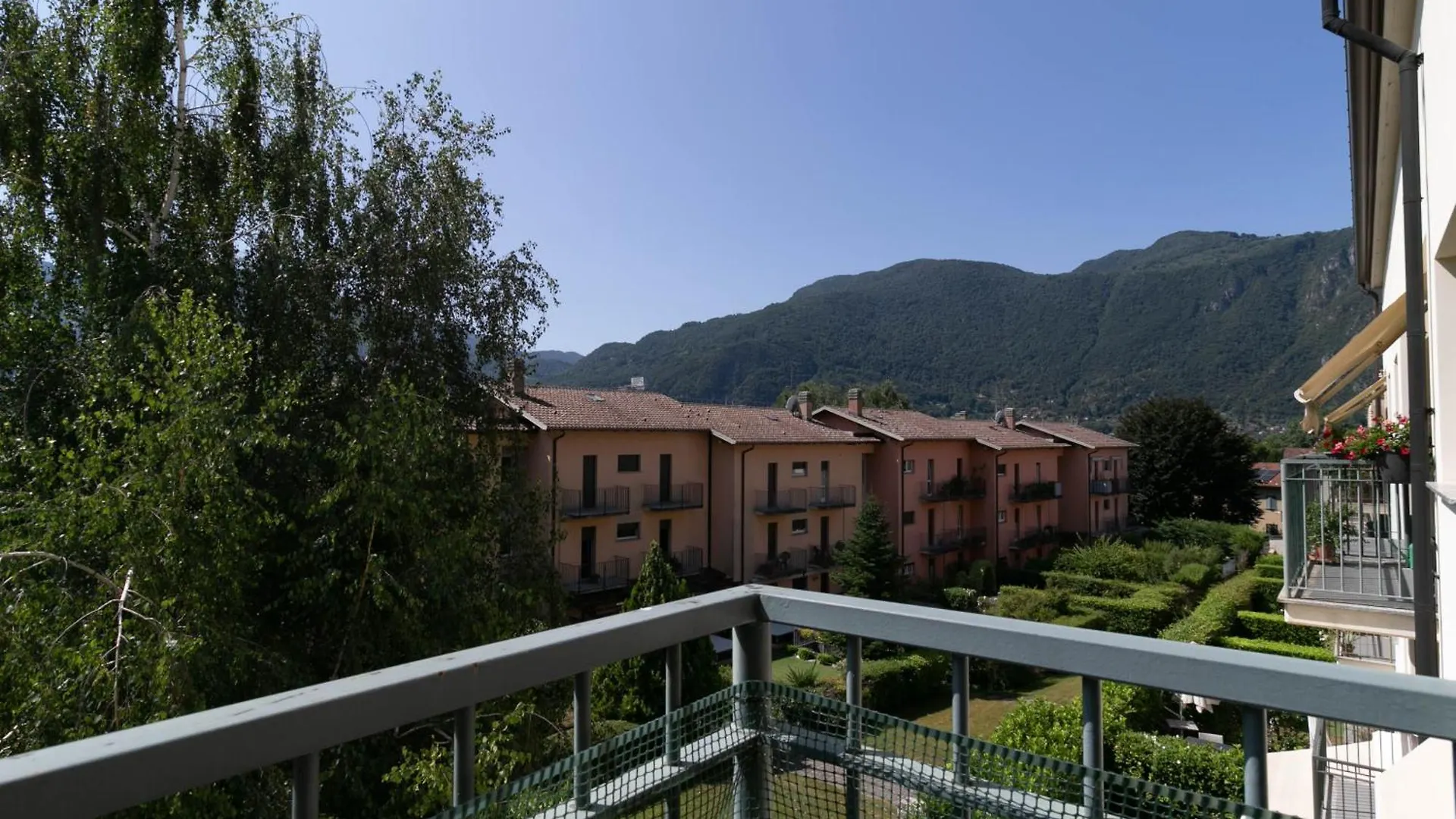 Apartment Mamma Ciccia - Casa Laura Elegant & Spacious Apt Mandello del Lario