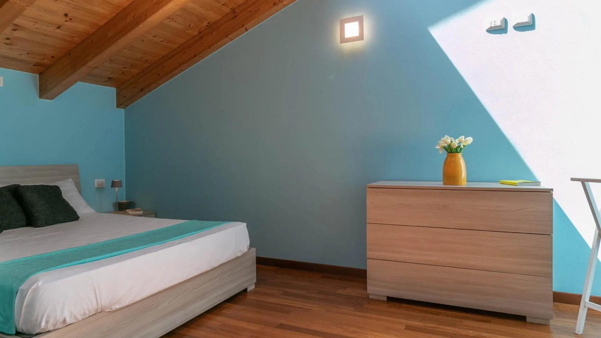 Apartment Mamma Ciccia - Casa Laura Elegant & Spacious Apt Mandello del Lario