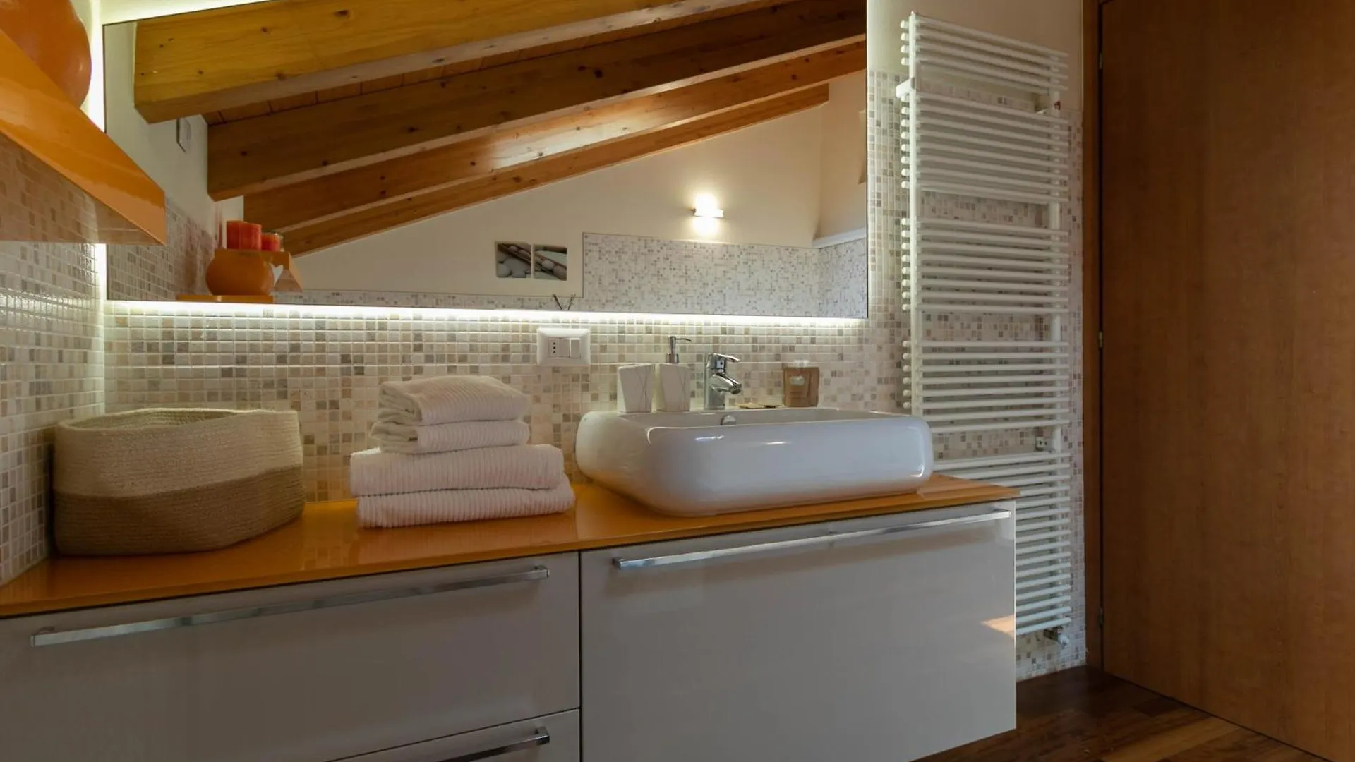 Mamma Ciccia - Casa Laura Elegant & Spacious Apt Mandello del Lario 0*,  Italy