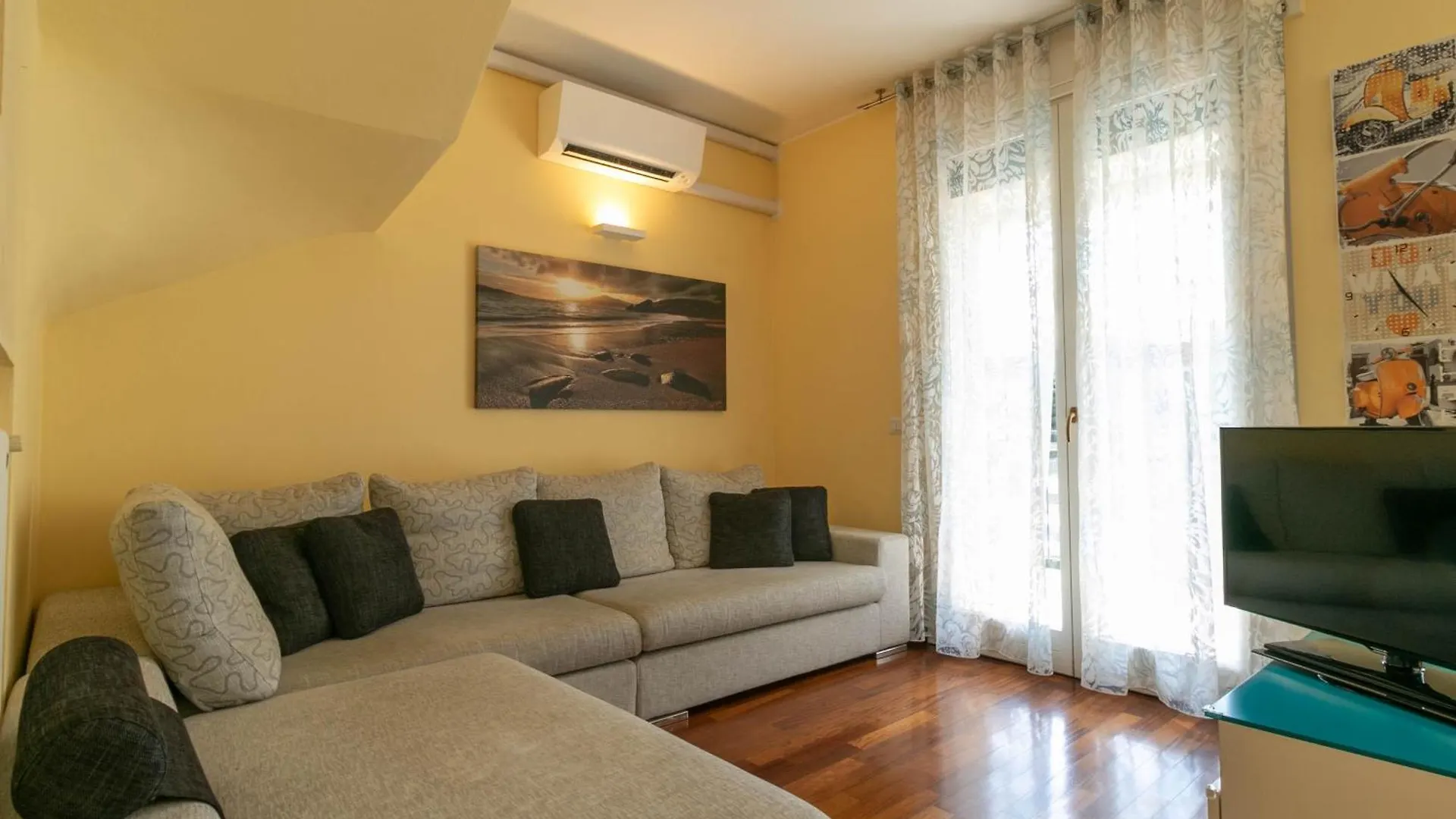 Apartment Mamma Ciccia - Casa Laura Elegant & Spacious Apt Mandello del Lario