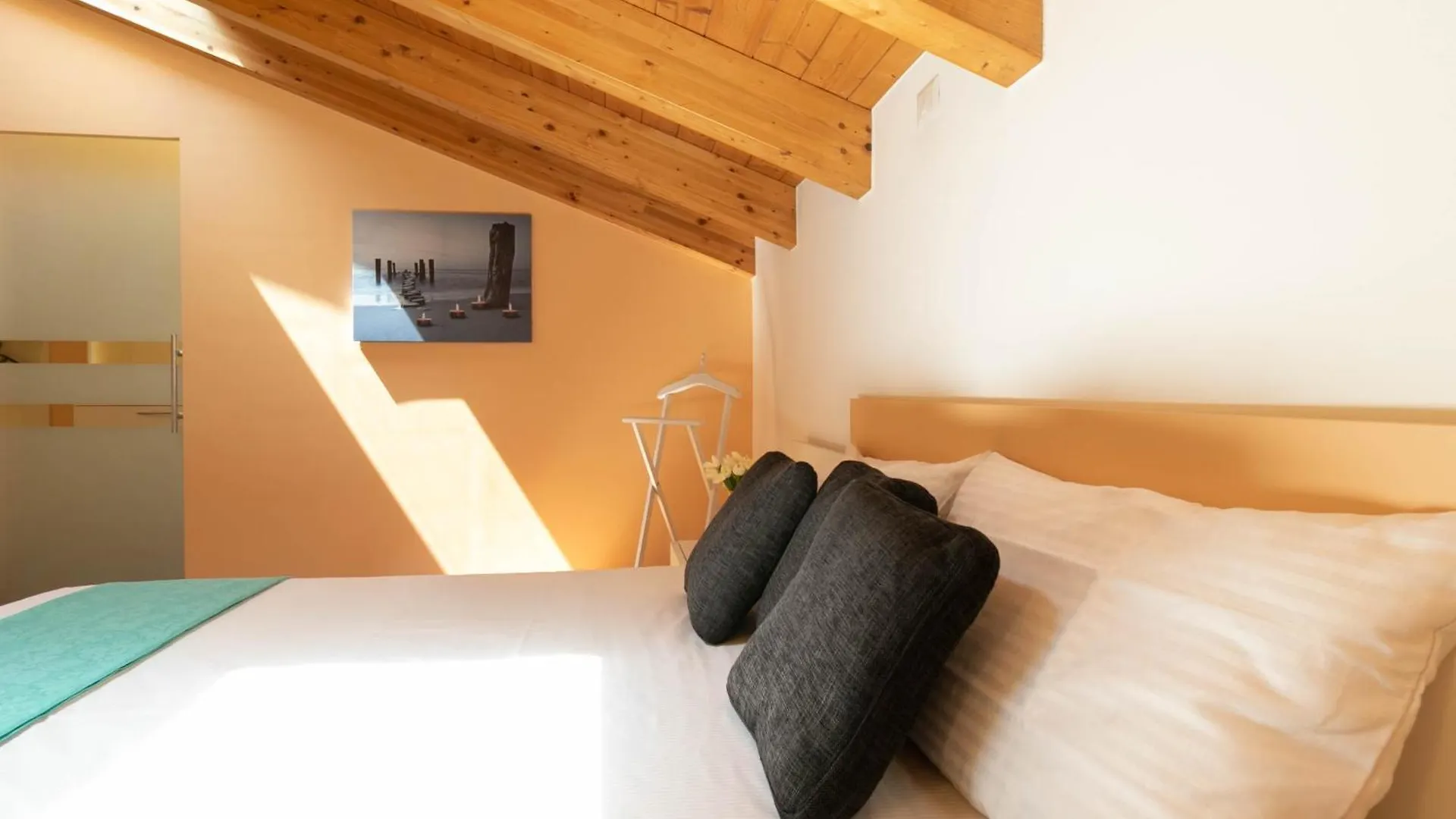 Mamma Ciccia - Casa Laura Elegant & Spacious Apt Mandello del Lario 0*,  Italy