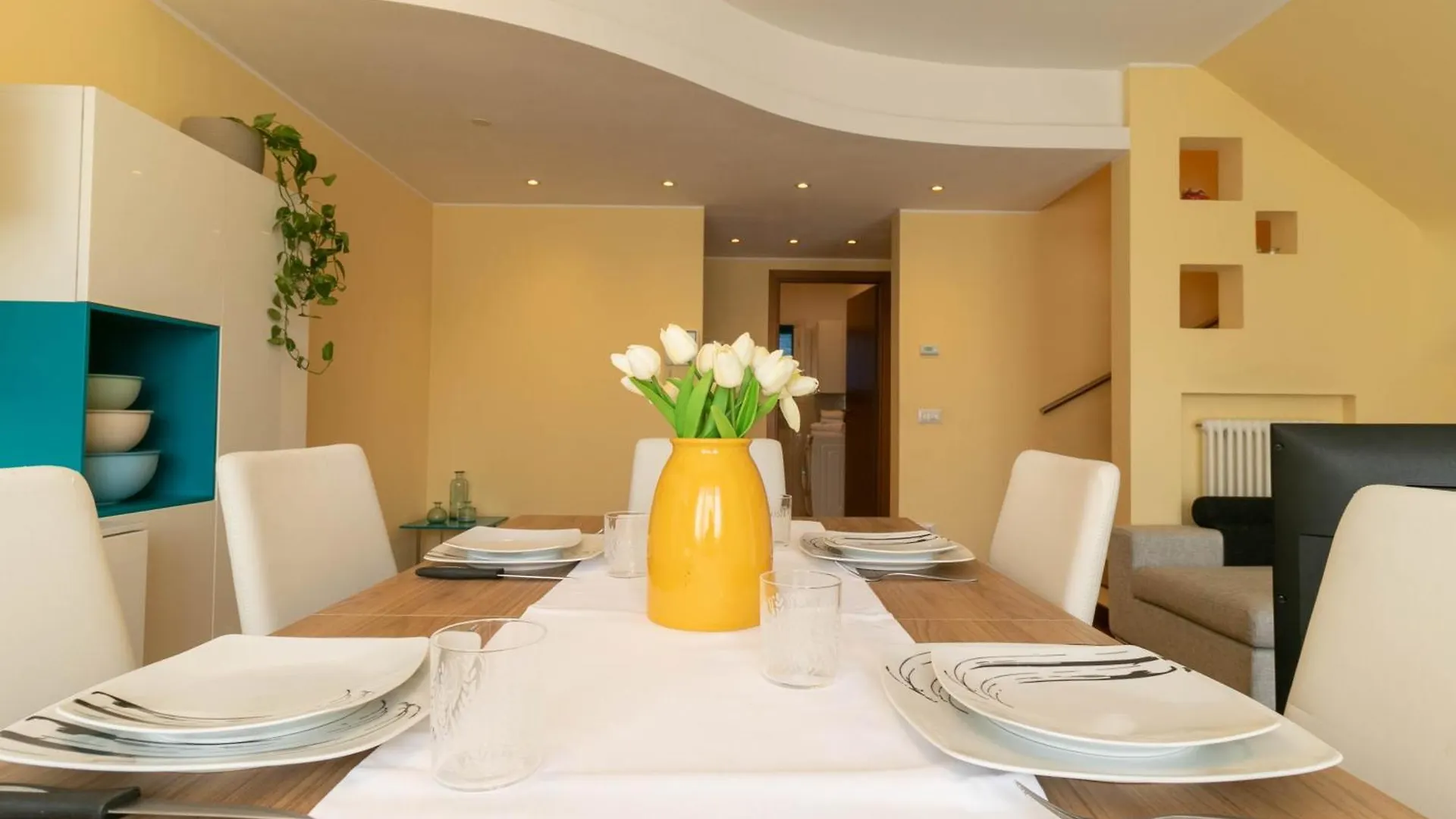 Mamma Ciccia - Casa Laura Elegant & Spacious Apt Mandello del Lario 0*,  Italy